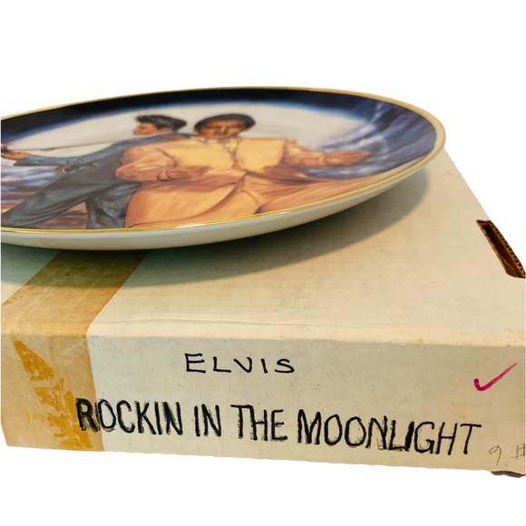 Elvis Presley Memorabilia 
Rockin' In The Moonlight' Porcelain Plate - Picture 3 of 12